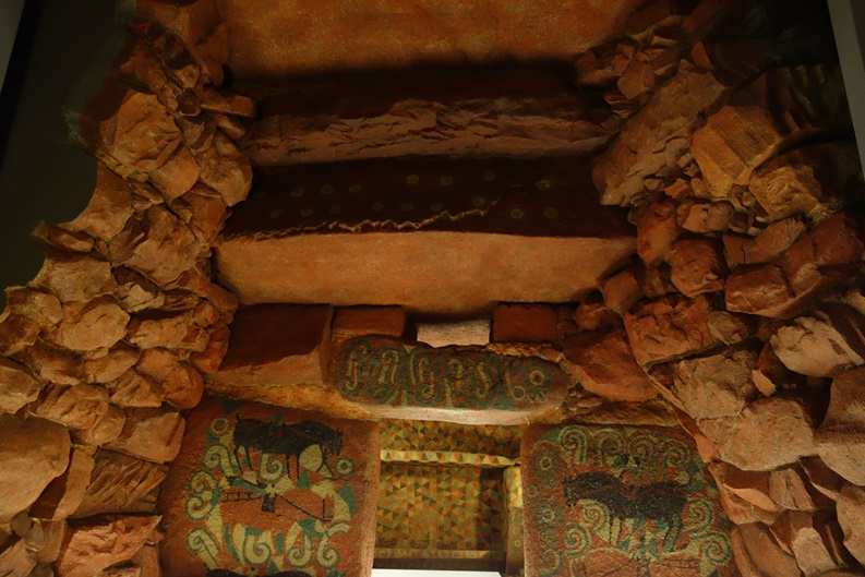 王塚装飾古墳館の石室レプリカ