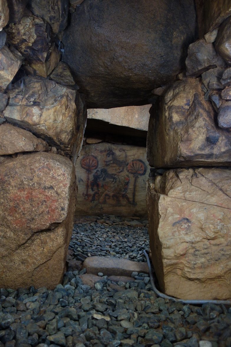 竹原古墳の石室内部