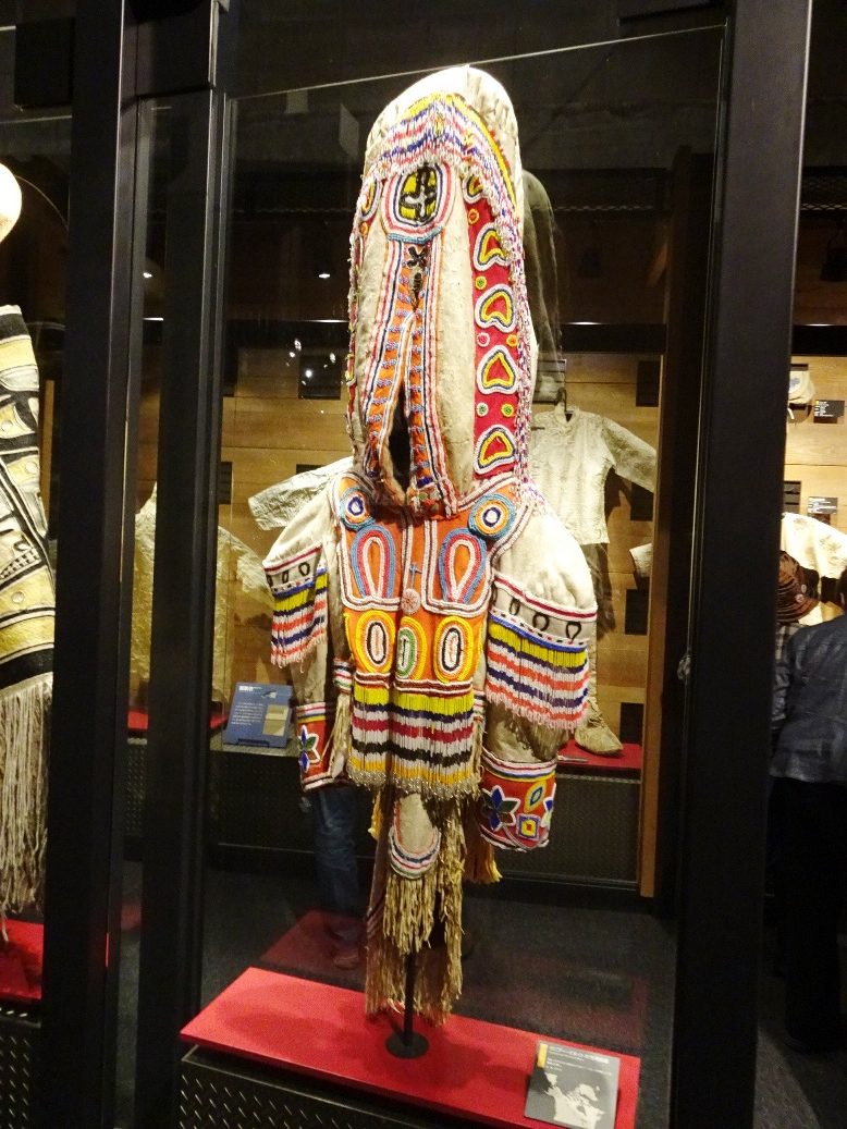 カナダのカリブー・イヌイト女性用衣装