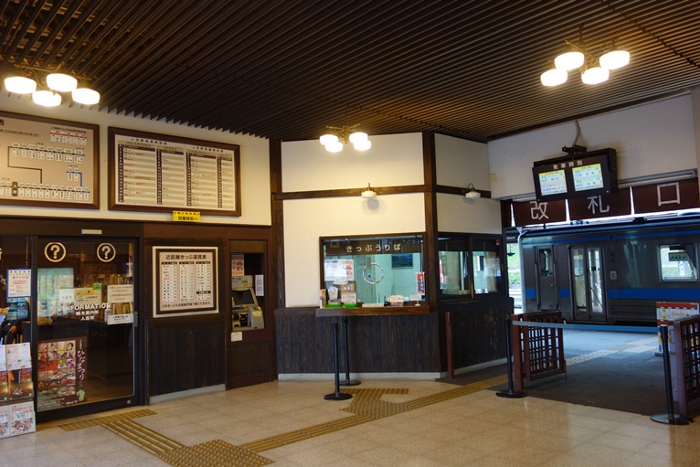 JR人吉駅のレトロな構内